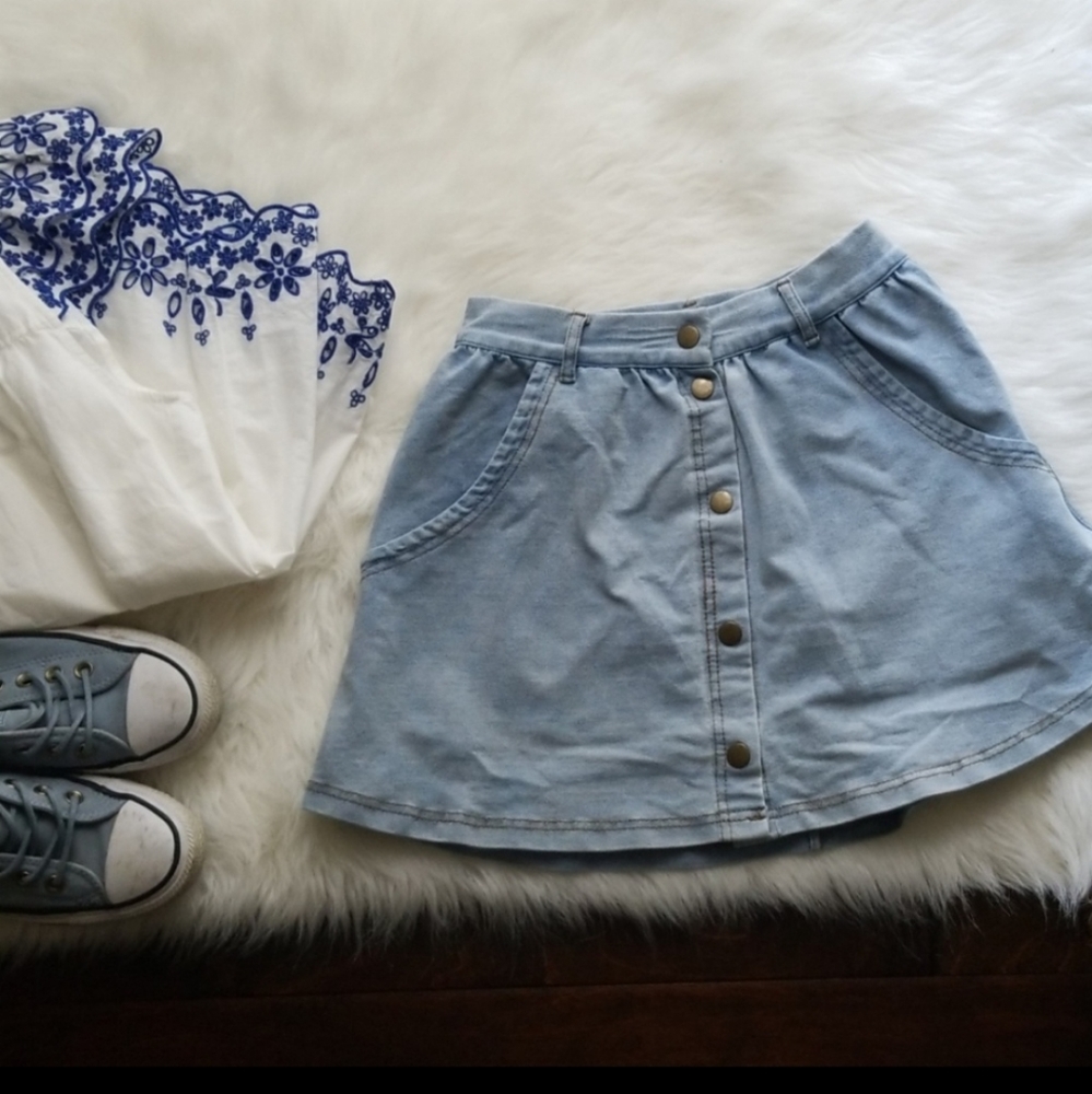 Bullhead Denim Snap High Waisted Skirt w pockets